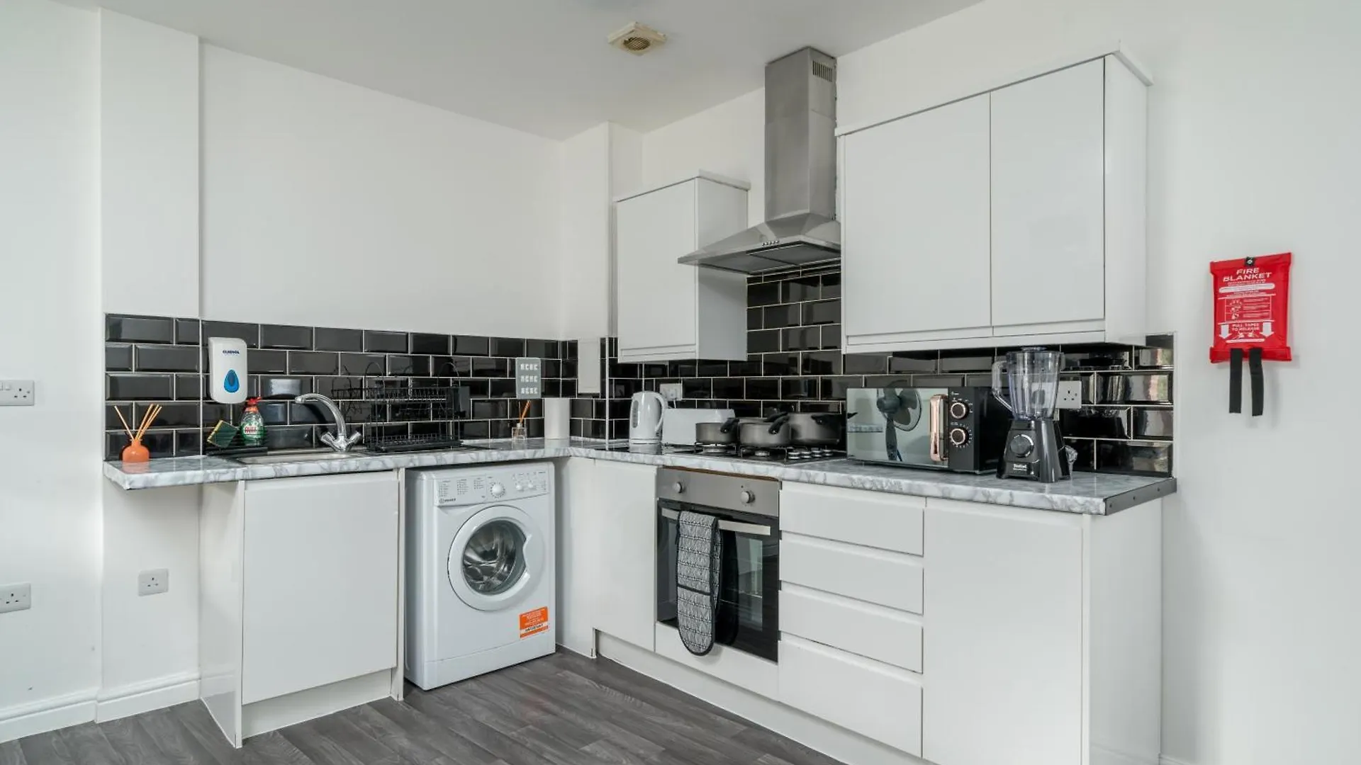 2Br Near Canning Town Stn Balcony Central Location London