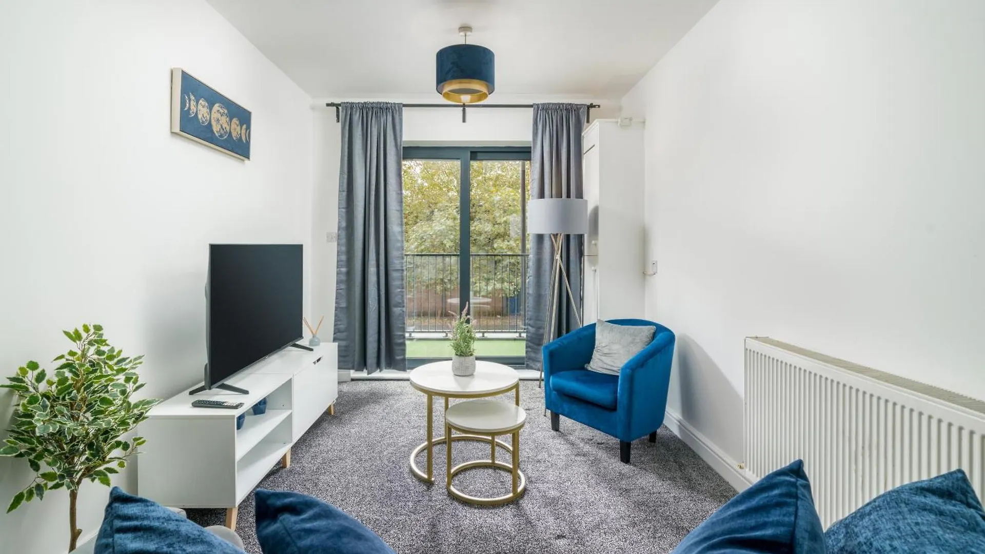 2Br Near Canning Town Stn Balcony Central Location London
