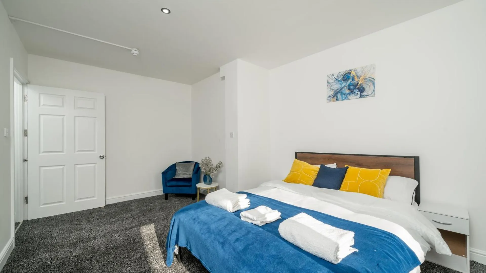 2Br Near Canning Town Stn Balcony Central Location London 0*,