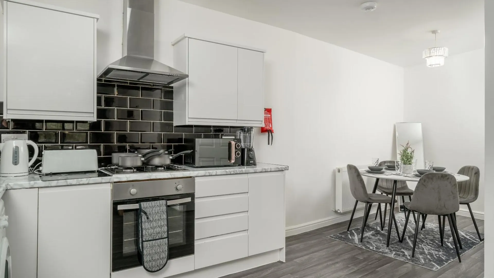 2Br Near Canning Town Stn Balcony Central Location London
